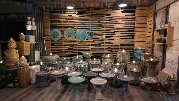 Showroom de vasques pour oiseaux et bassins de fontaine émaillés sur pied